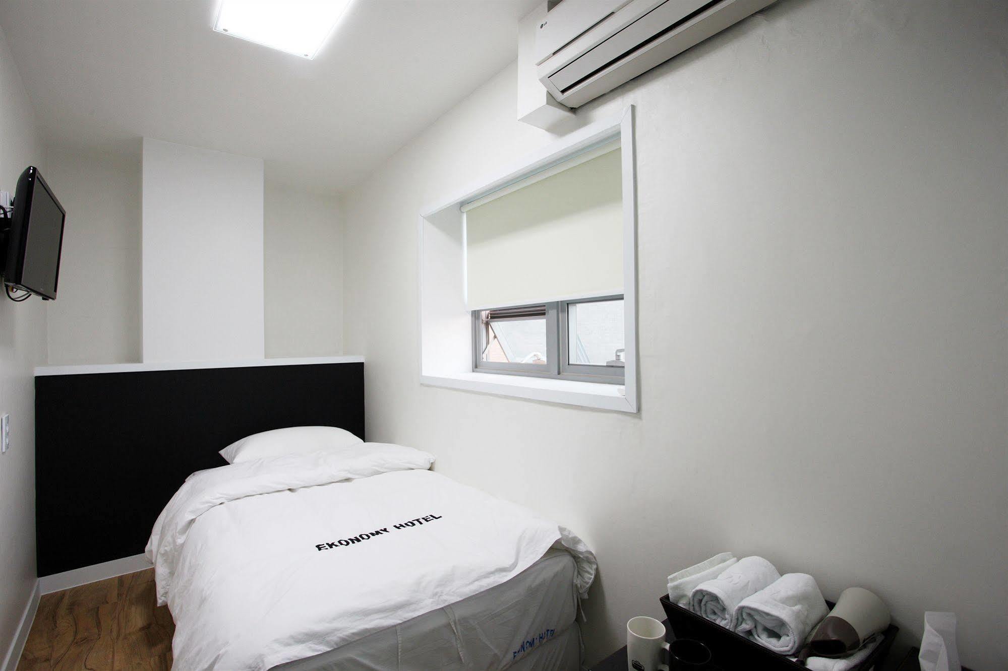 Ekonomy Hotel Myeongdong Central Seoul Ngoại thất bức ảnh