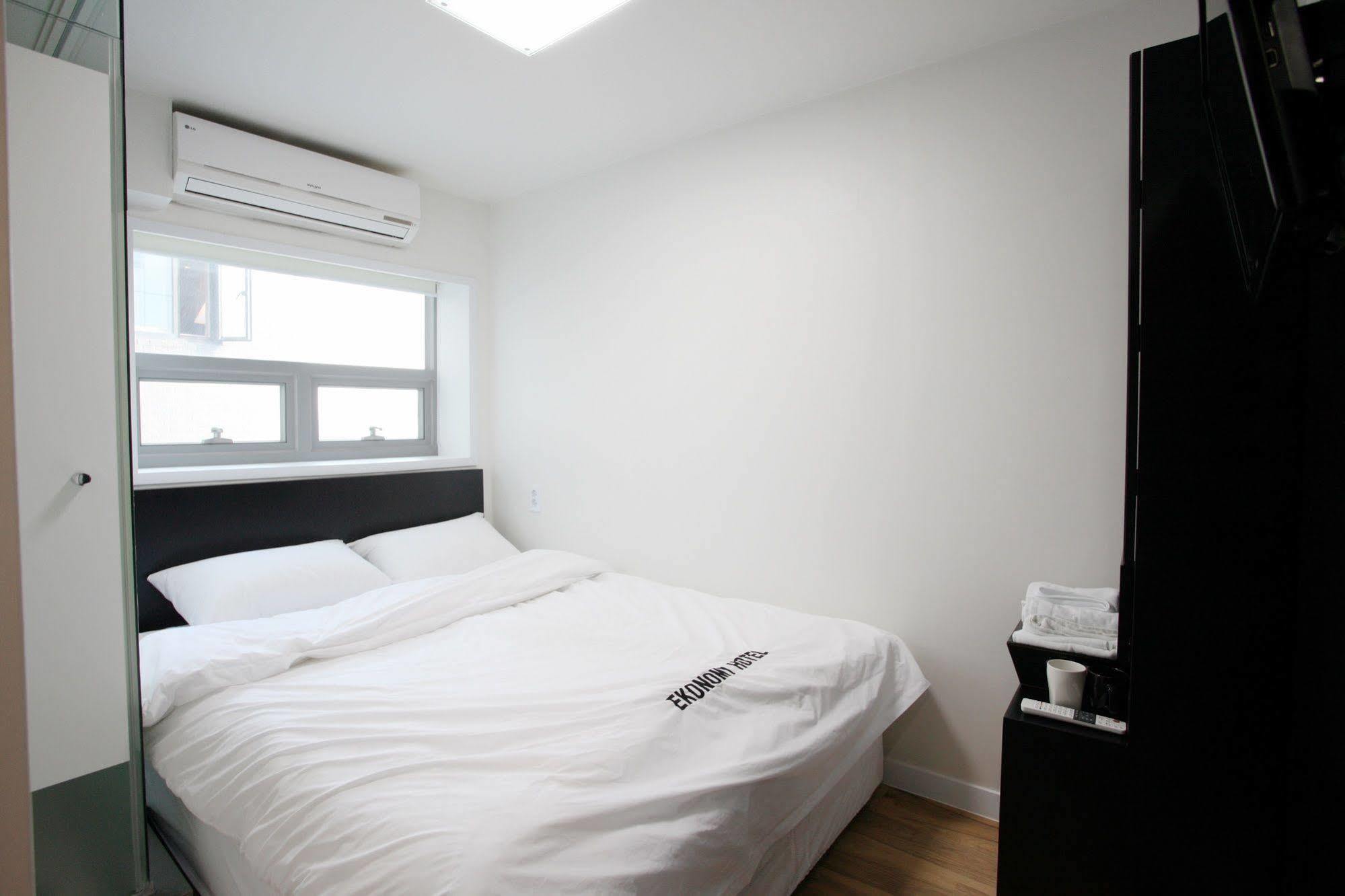 Ekonomy Hotel Myeongdong Central Seoul Ngoại thất bức ảnh