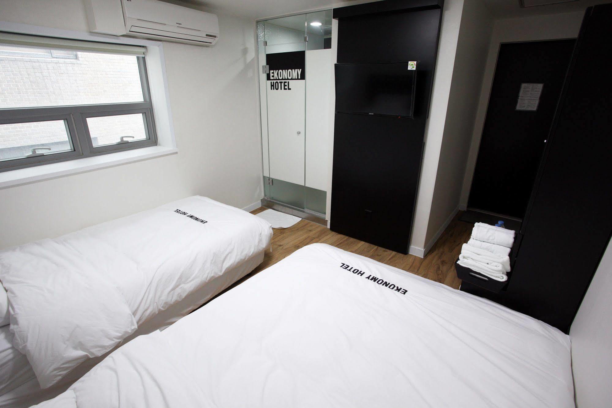 Ekonomy Hotel Myeongdong Central Seoul Ngoại thất bức ảnh