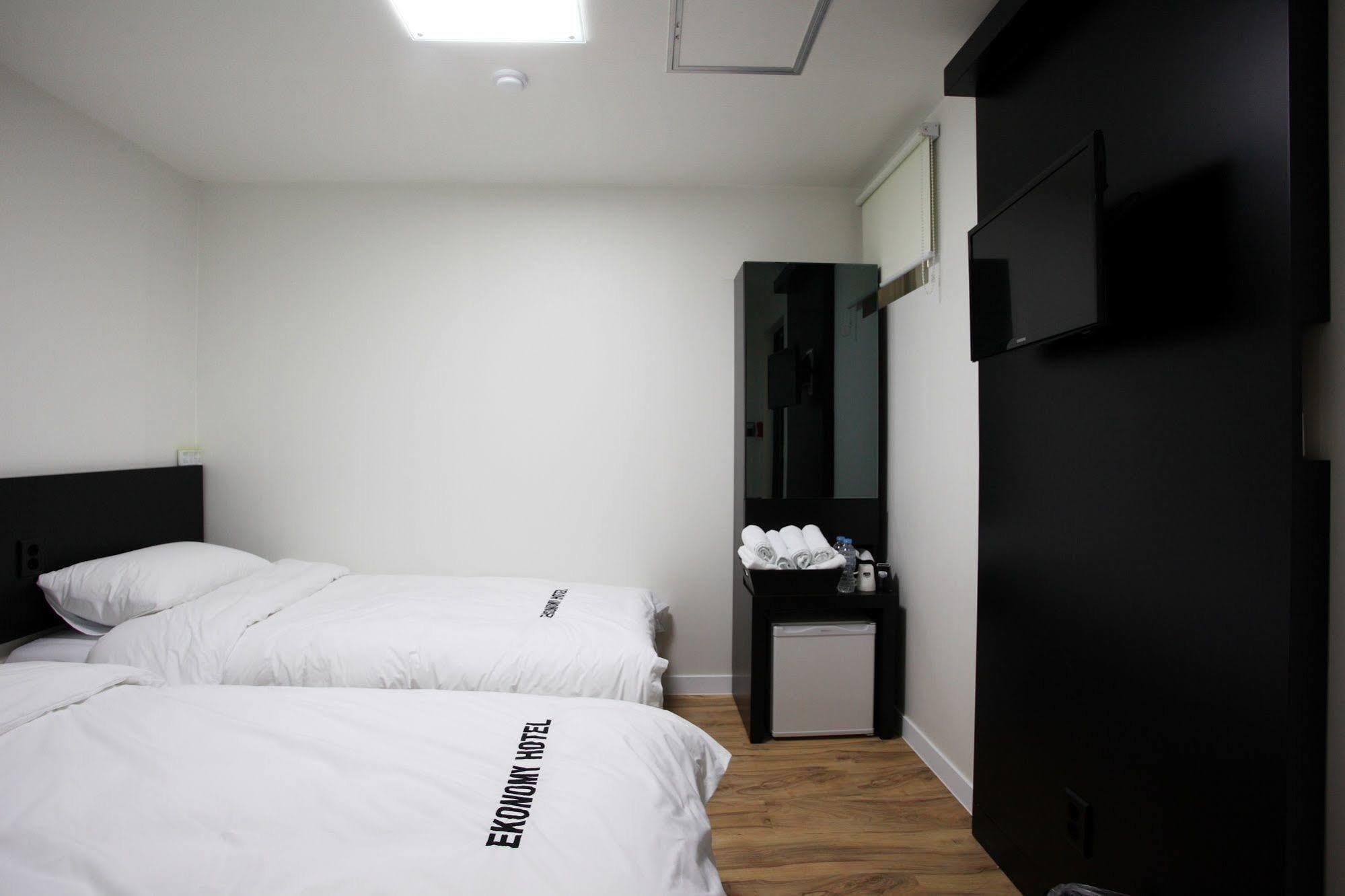 Ekonomy Hotel Myeongdong Central Seoul Ngoại thất bức ảnh