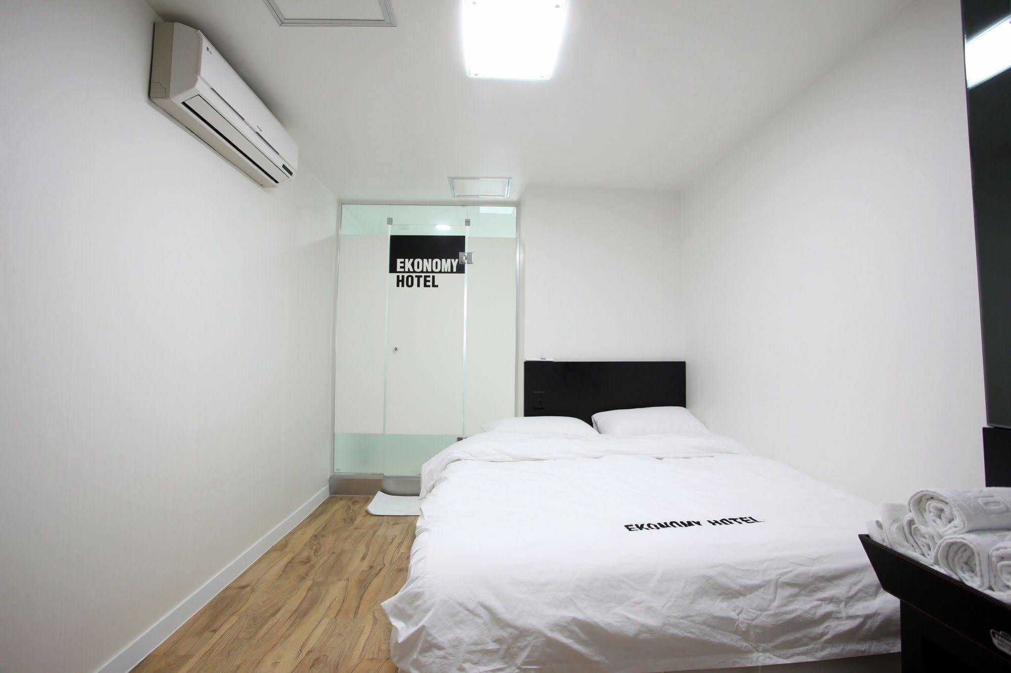 Ekonomy Hotel Myeongdong Central Seoul Ngoại thất bức ảnh