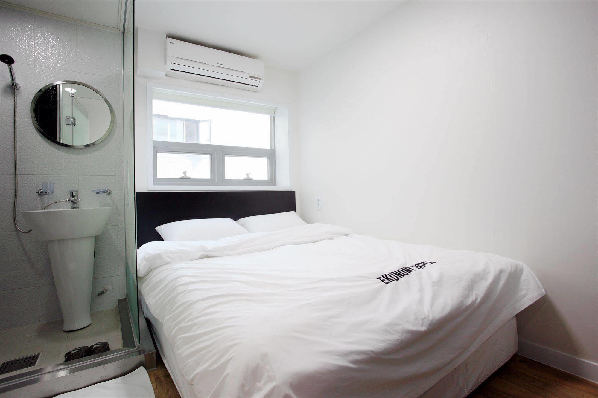 Ekonomy Hotel Myeongdong Central Seoul Ngoại thất bức ảnh