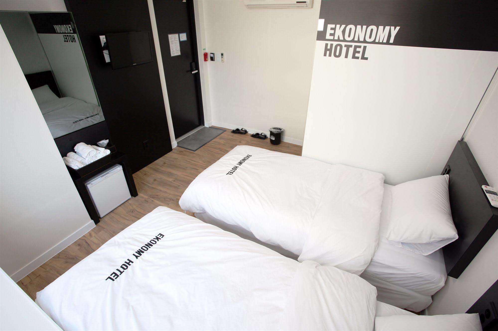 Ekonomy Hotel Myeongdong Central Seoul Ngoại thất bức ảnh