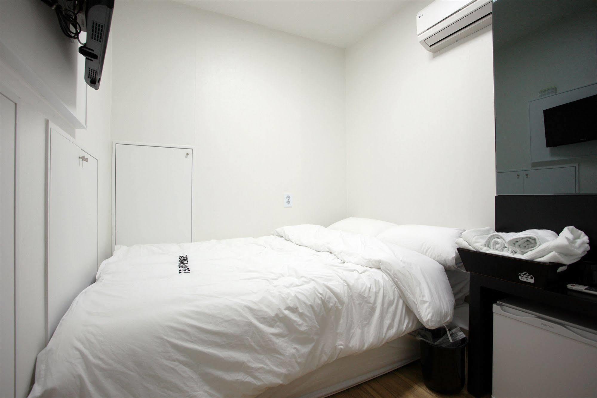 Ekonomy Hotel Myeongdong Central Seoul Ngoại thất bức ảnh