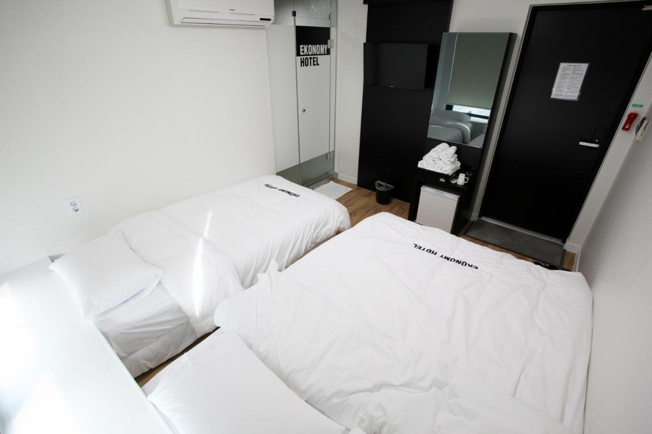 Ekonomy Hotel Myeongdong Central Seoul Ngoại thất bức ảnh